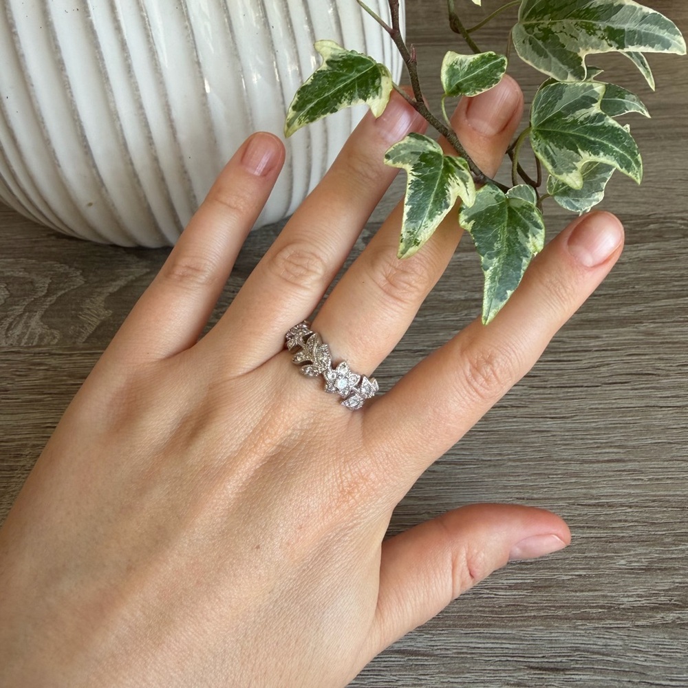 Floral Ring Sterling Silver 925
Size 8.5 - Picture 11 of 11